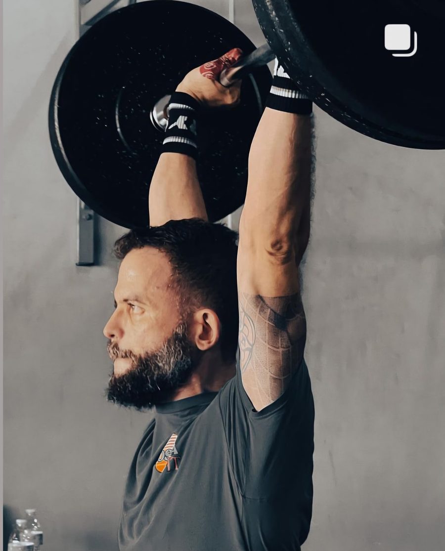 Teo Reyes overhead press